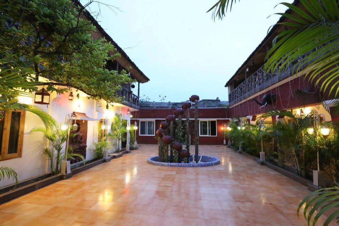 לקנאו Heritage Hotel מראה חיצוני תמונה